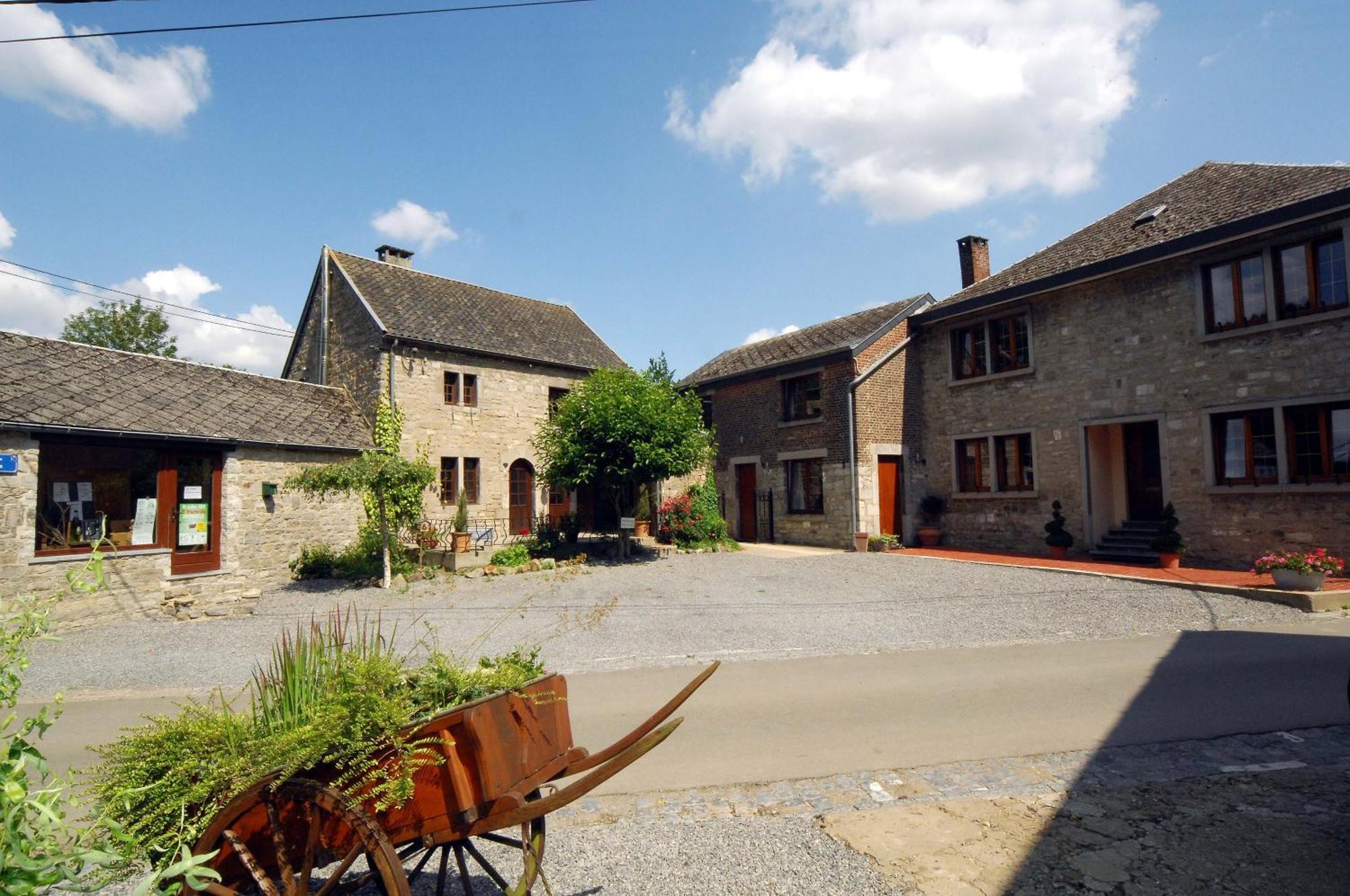 Hotel/Restaurant A La Ferme Ferrieres Екстер'єр фото